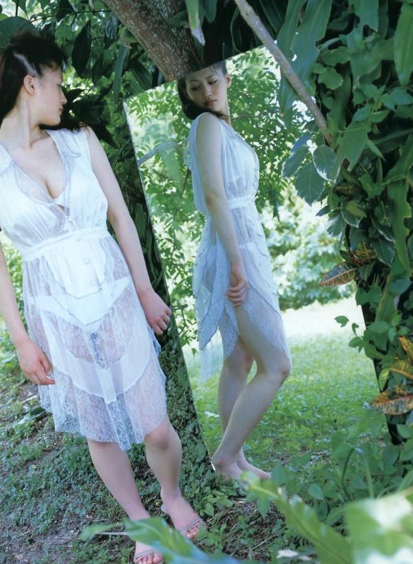    绫濑遥经典写真集《HEROINE》：清纯诱惑与室内私房感，展现日本顶级女神百变魅力第54张图片