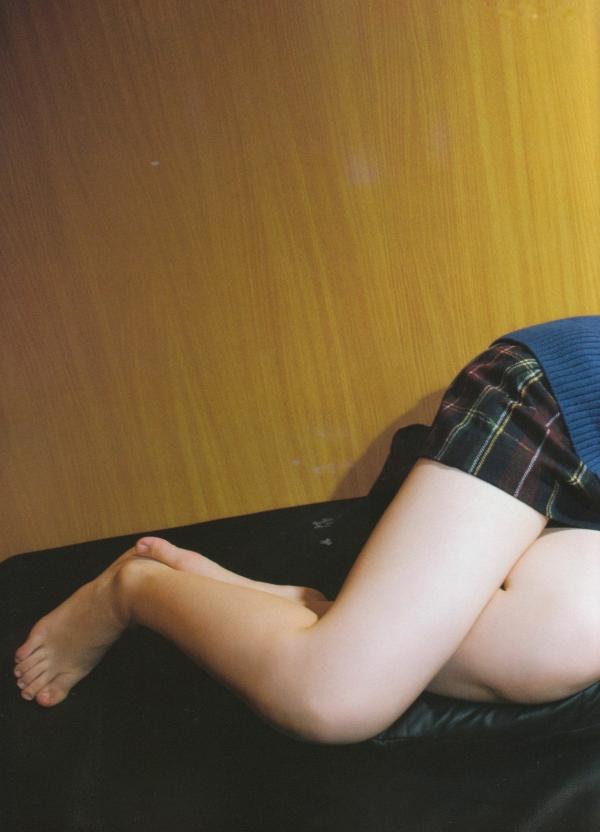    西野七濑《普段着》写真集：清纯少女海滩比基尼与文艺街拍，记录甜美治愈的日常瞬间第14张图片