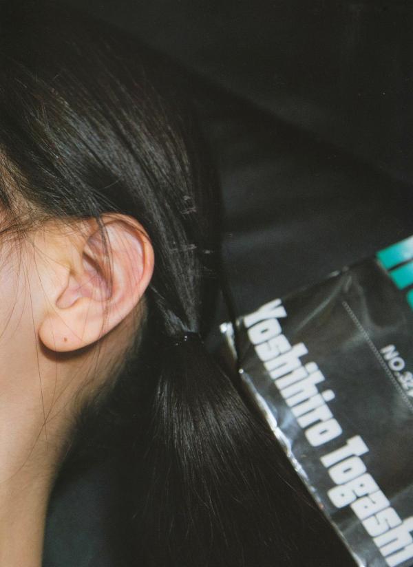    西野七濑《普段着》写真集：清纯少女海滩比基尼与文艺街拍，记录甜美治愈的日常瞬间第17张图片