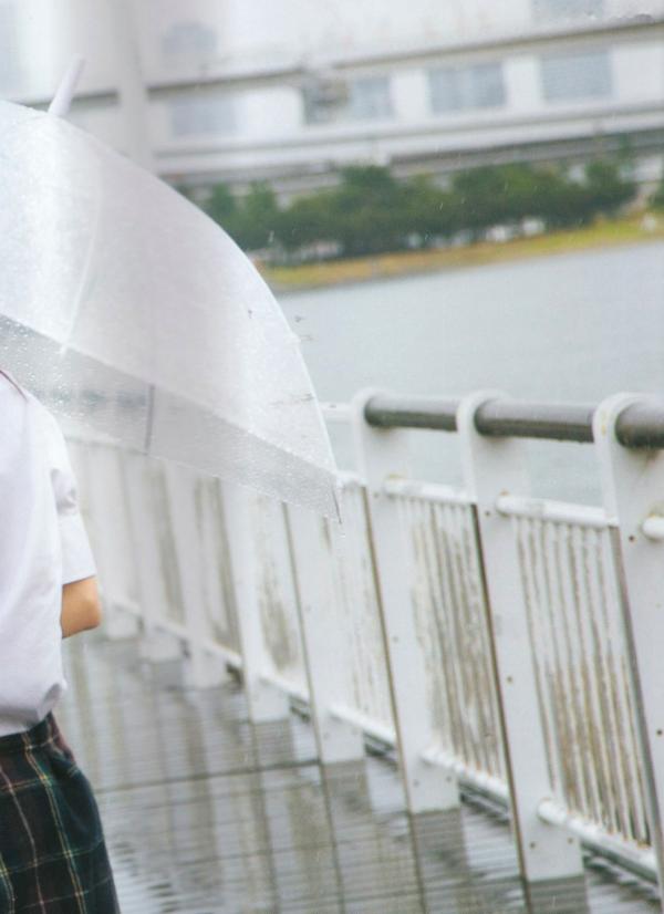    西野七濑《普段着》写真集：清纯少女海滩比基尼与文艺街拍，记录甜美治愈的日常瞬间第22张图片