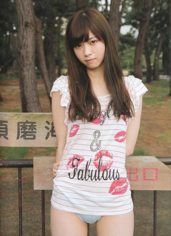    西野七濑《普段着》写真集：清纯少女海滩比基尼与文艺街拍，记录甜美治愈的日常瞬间第26张图片