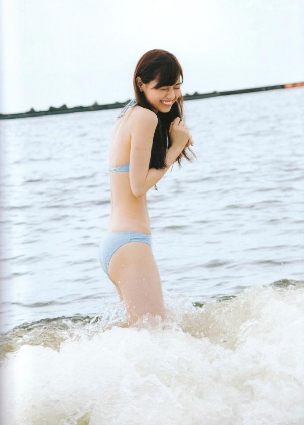    西野七濑《普段着》写真集：清纯少女海滩比基尼与文艺街拍，记录甜美治愈的日常瞬间第41张图片