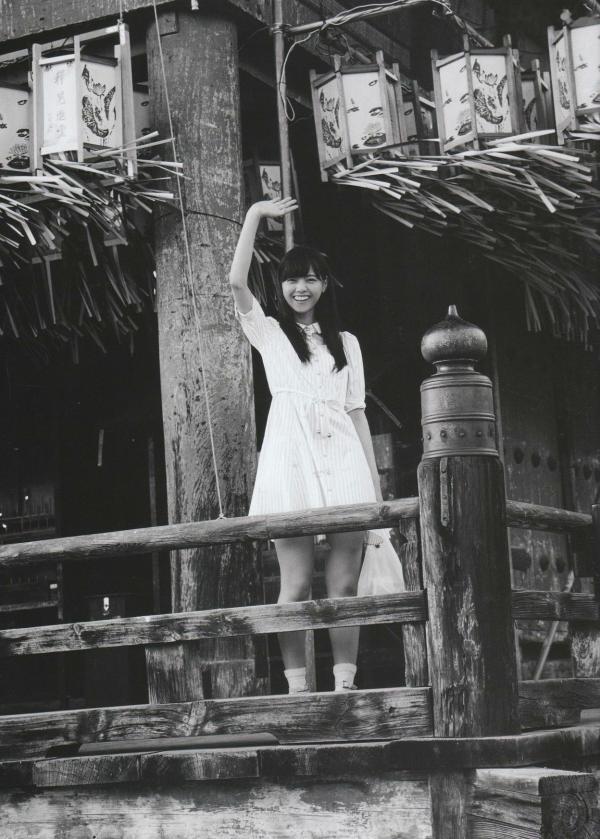   西野七濑《普段着》写真集：清纯少女海滩比基尼与文艺街拍，记录甜美治愈的日常瞬间第53张图片