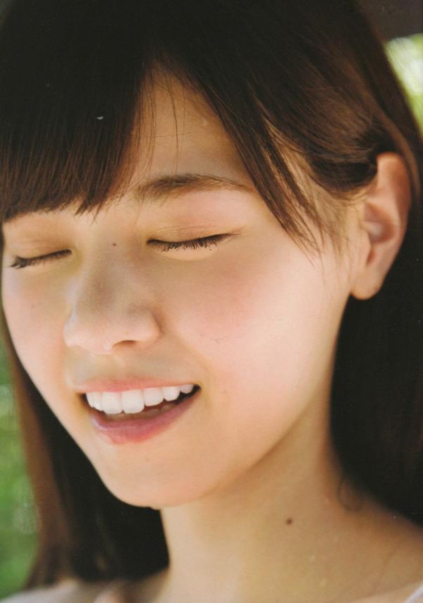    西野七濑《普段着》写真集：清纯少女海滩比基尼与文艺街拍，记录甜美治愈的日常瞬间第56张图片