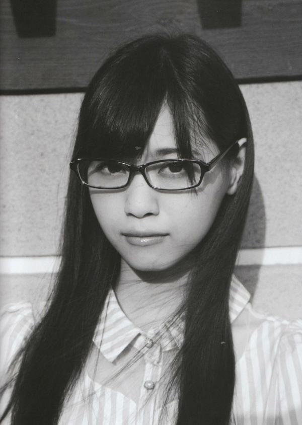    西野七濑《普段着》写真集：清纯少女海滩比基尼与文艺街拍，记录甜美治愈的日常瞬间第59张图片