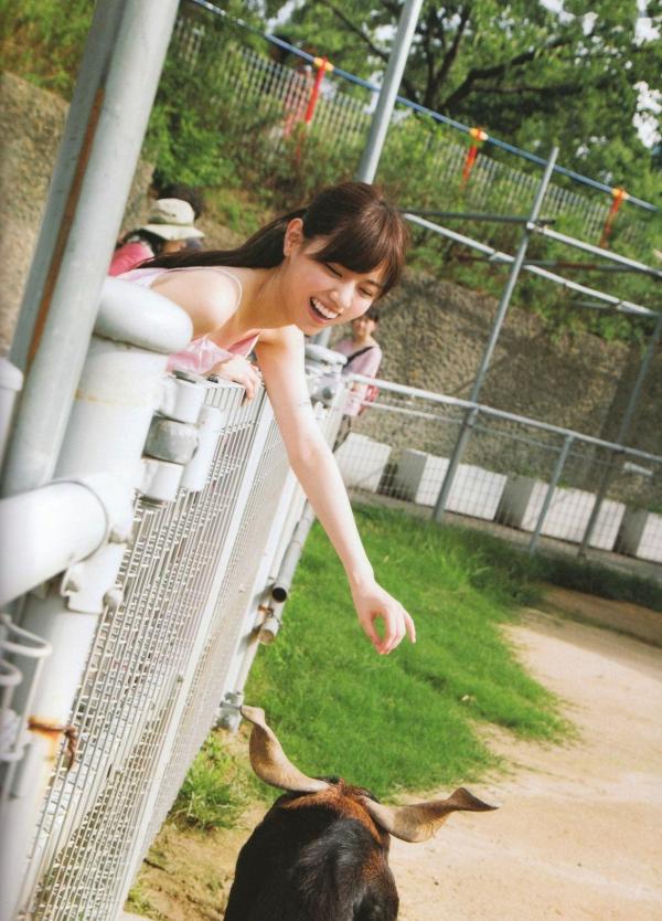    西野七濑《普段着》写真集：清纯少女海滩比基尼与文艺街拍，记录甜美治愈的日常瞬间第61张图片