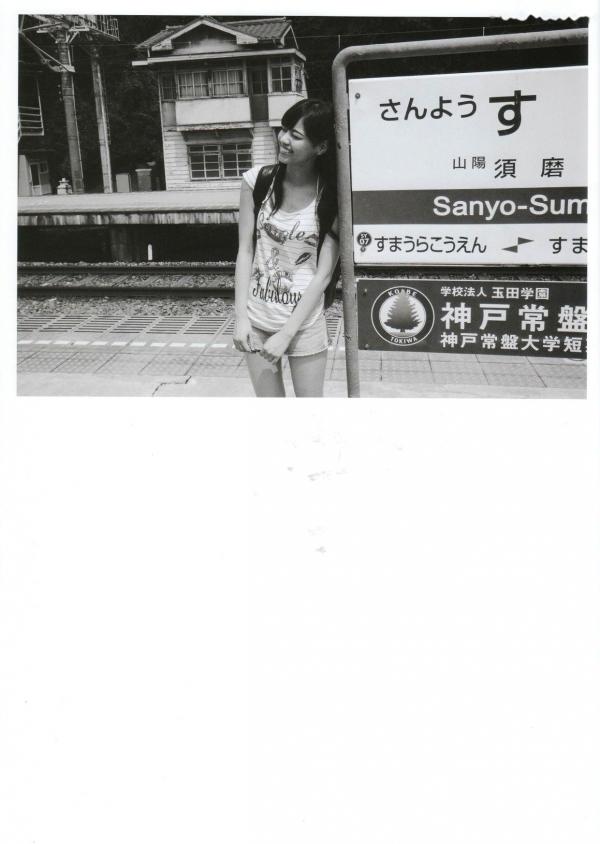    西野七濑《普段着》写真集：清纯少女海滩比基尼与文艺街拍，记录甜美治愈的日常瞬间第67张图片