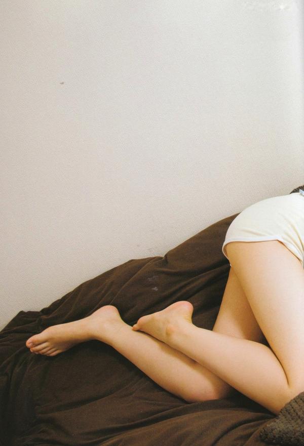    西野七濑《普段着》写真集：清纯少女海滩比基尼与文艺街拍，记录甜美治愈的日常瞬间第75张图片