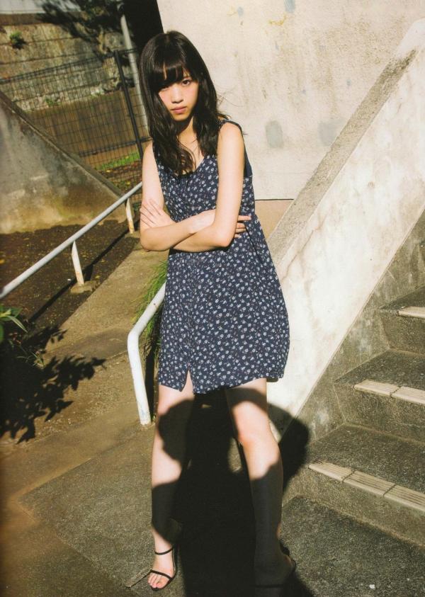    西野七濑《普段着》写真集：清纯少女海滩比基尼与文艺街拍，记录甜美治愈的日常瞬间第79张图片