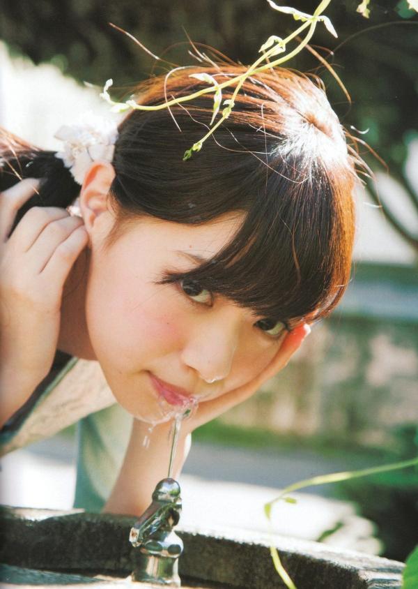    西野七濑《普段着》写真集：清纯少女海滩比基尼与文艺街拍，记录甜美治愈的日常瞬间第85张图片