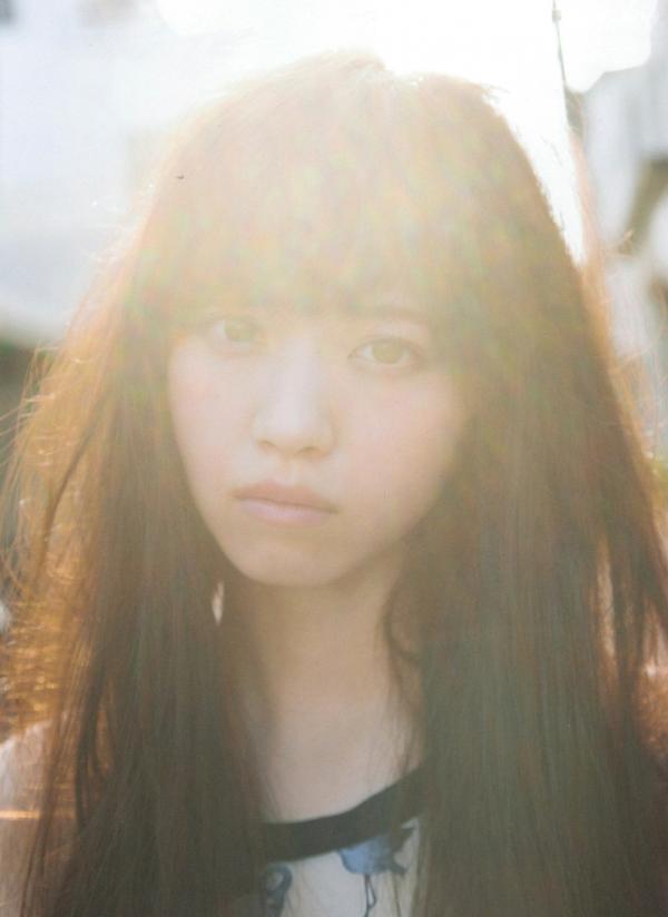    西野七濑《普段着》写真集：清纯少女海滩比基尼与文艺街拍，记录甜美治愈的日常瞬间第98张图片