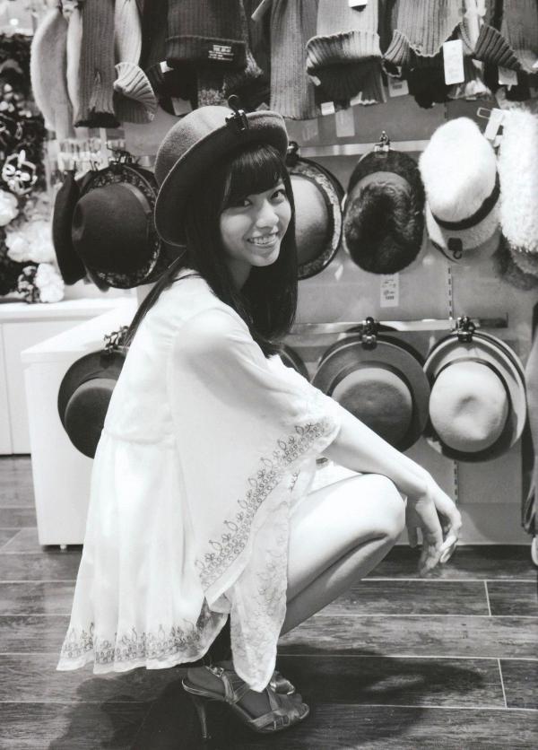    西野七濑《普段着》写真集：清纯少女海滩比基尼与文艺街拍，记录甜美治愈的日常瞬间第118张图片