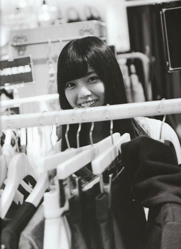    西野七濑《普段着》写真集：清纯少女海滩比基尼与文艺街拍，记录甜美治愈的日常瞬间第119张图片