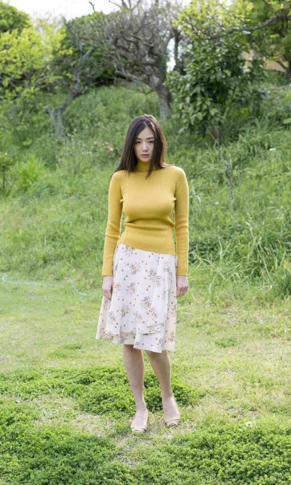    PB写真集_片山萌美 Moemi Katayama 《覚醒》 户外街拍与唯美私房大片_气质女神迷人写真第6张图片