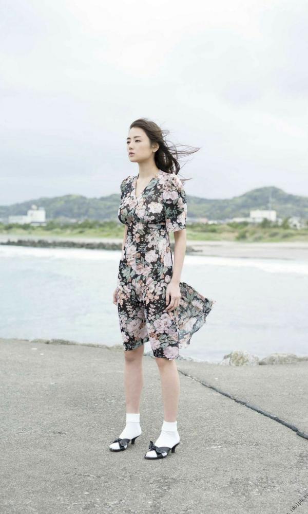    PB写真集_片山萌美 Moemi Katayama 《覚醒》 户外街拍与唯美私房大片_气质女神迷人写真第61张图片