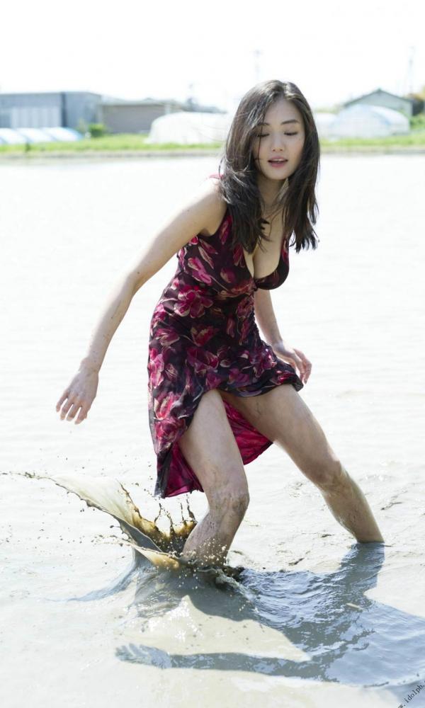    PB写真集_片山萌美 Moemi Katayama 《覚醒》 户外街拍与唯美私房大片_气质女神迷人写真第74张图片