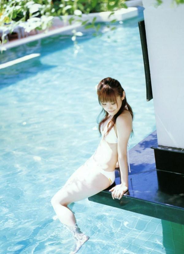   高橋愛《Love Hello》写真集：清纯女神海边度假，比基尼呈现极致诱惑与夏日清新感第2张图片