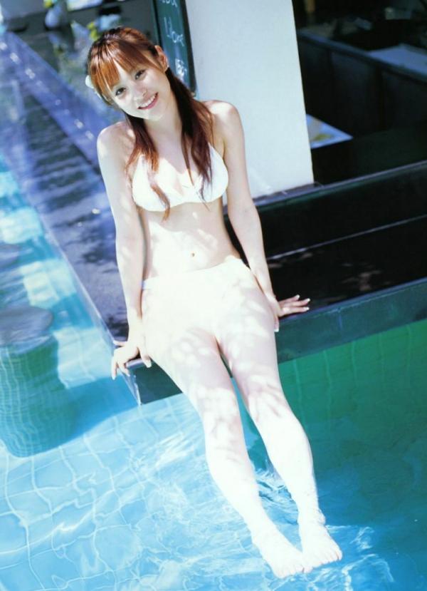    高橋愛《Love Hello》写真集：清纯女神海边度假，比基尼呈现极致诱惑与夏日清新感第6张图片