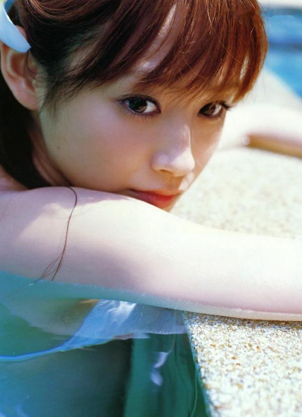    高橋愛《Love Hello》写真集：清纯女神海边度假，比基尼呈现极致诱惑与夏日清新感第9张图片