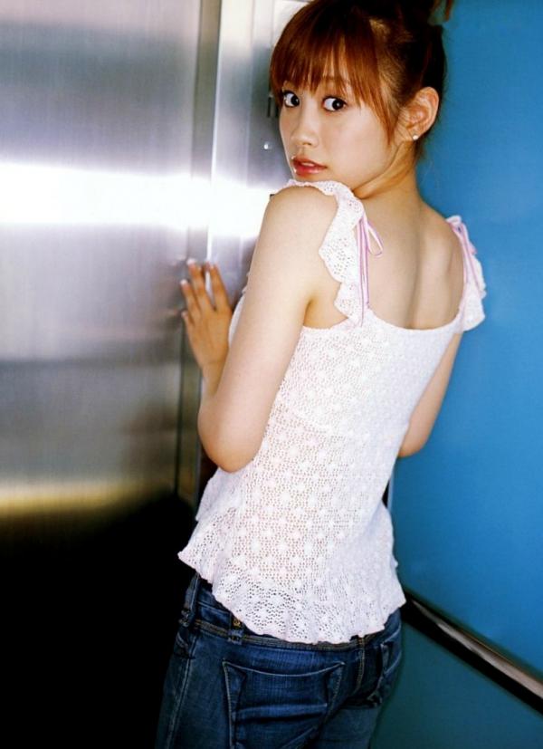    高橋愛《Love Hello》写真集：清纯女神海边度假，比基尼呈现极致诱惑与夏日清新感第31张图片