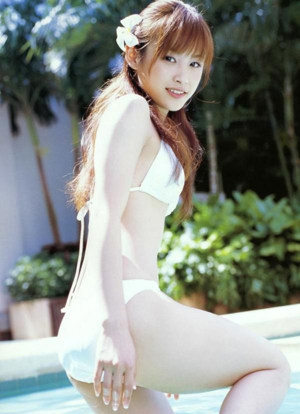    高橋愛《Love Hello》写真集：清纯女神海边度假，比基尼呈现极致诱惑与夏日清新感第63张图片
