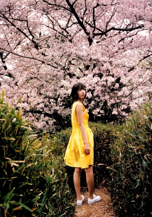    PB写真集_宮脇咲良/宫胁咲良《Sakura》清纯校服与海边比基尼的治愈系旅拍 [129P]第46张图片
