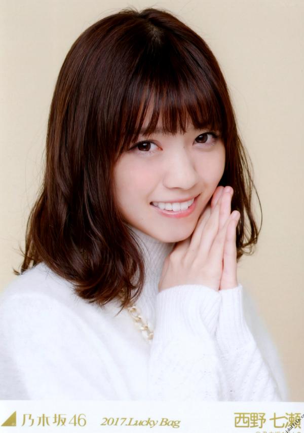    PB写真集_乃木坂46《CARD生写真》高颜值少女偶像合集，斋藤飞鸟万圣节装扮与成员清纯美照，展现治愈系甜美气质第29张图片