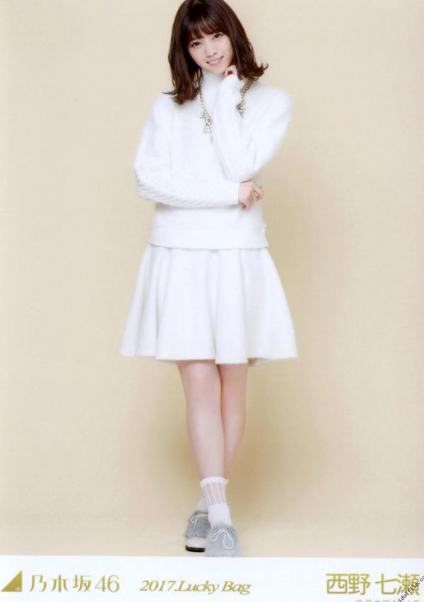   PB写真集_乃木坂46《CARD生写真》高颜值少女偶像合集，斋藤飞鸟万圣节装扮与成员清纯美照，展现治愈系甜美气质第30张图片