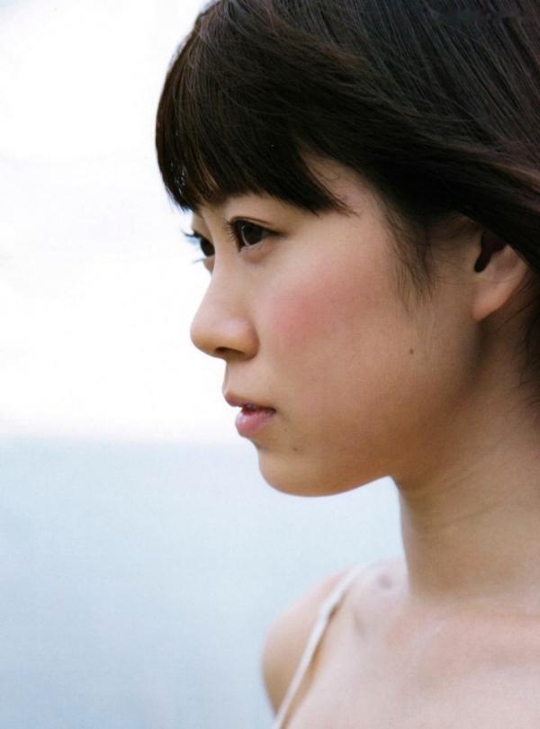    渡辺美优纪《みる神》写真集：清纯少女夏日泳池湿身、街头骑行与海边漫步，尽显元气治愈魅力，极具视觉美感的日系珍藏写真第13张图片