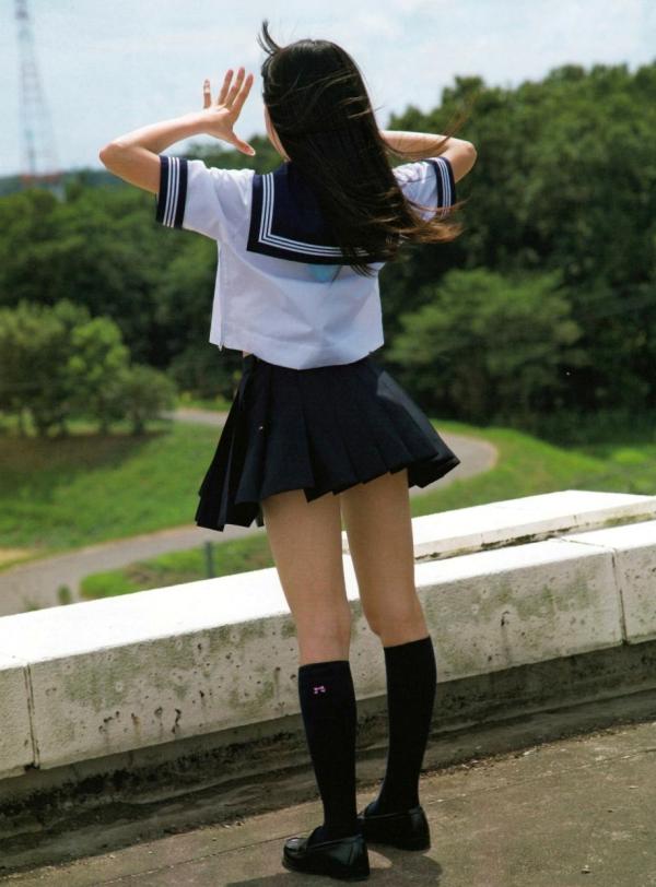    渡辺美优纪《みる神》写真集：清纯少女夏日泳池湿身、街头骑行与海边漫步，尽显元气治愈魅力，极具视觉美感的日系珍藏写真第27张图片