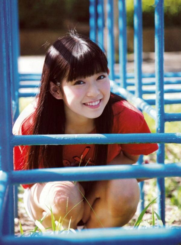    渡辺美优纪《みる神》写真集：清纯少女夏日泳池湿身、街头骑行与海边漫步，尽显元气治愈魅力，极具视觉美感的日系珍藏写真第28张图片