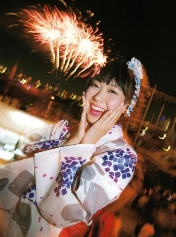    渡辺美优纪《みる神》写真集：清纯少女夏日泳池湿身、街头骑行与海边漫步，尽显元气治愈魅力，极具视觉美感的日系珍藏写真第42张图片