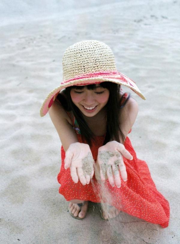    渡辺美优纪《みる神》写真集：清纯少女夏日泳池湿身、街头骑行与海边漫步，尽显元气治愈魅力，极具视觉美感的日系珍藏写真第62张图片