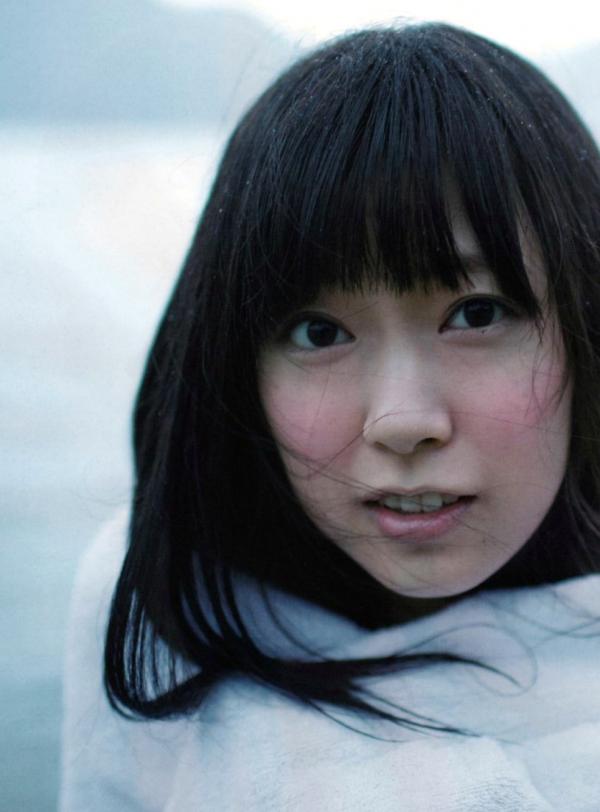    渡辺美优纪《みる神》写真集：清纯少女夏日泳池湿身、街头骑行与海边漫步，尽显元气治愈魅力，极具视觉美感的日系珍藏写真第67张图片
