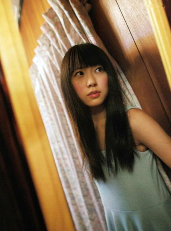    渡辺美优纪《みる神》写真集：清纯少女夏日泳池湿身、街头骑行与海边漫步，尽显元气治愈魅力，极具视觉美感的日系珍藏写真第71张图片