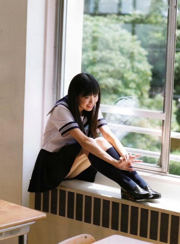    渡辺美优纪《みる神》写真集：清纯少女夏日泳池湿身、街头骑行与海边漫步，尽显元气治愈魅力，极具视觉美感的日系珍藏写真第79张图片