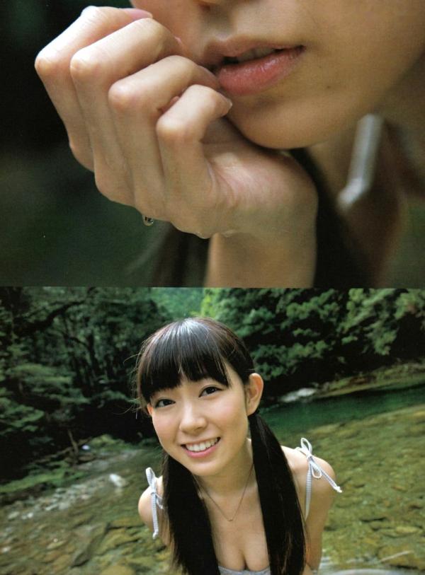    渡辺美优纪《みる神》写真集：清纯少女夏日泳池湿身、街头骑行与海边漫步，尽显元气治愈魅力，极具视觉美感的日系珍藏写真第99张图片
