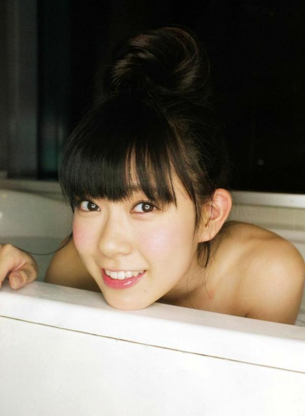    渡辺美优纪《みる神》写真集：清纯少女夏日泳池湿身、街头骑行与海边漫步，尽显元气治愈魅力，极具视觉美感的日系珍藏写真第100张图片