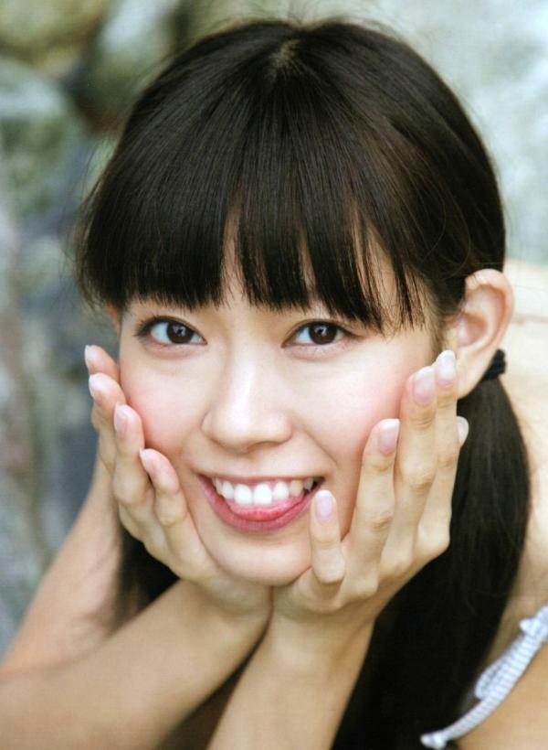    渡辺美优纪《みる神》写真集：清纯少女夏日泳池湿身、街头骑行与海边漫步，尽显元气治愈魅力，极具视觉美感的日系珍藏写真第120张图片