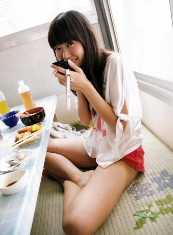    渡辺美优纪《みる神》写真集：清纯少女夏日泳池湿身、街头骑行与海边漫步，尽显元气治愈魅力，极具视觉美感的日系珍藏写真第136张图片