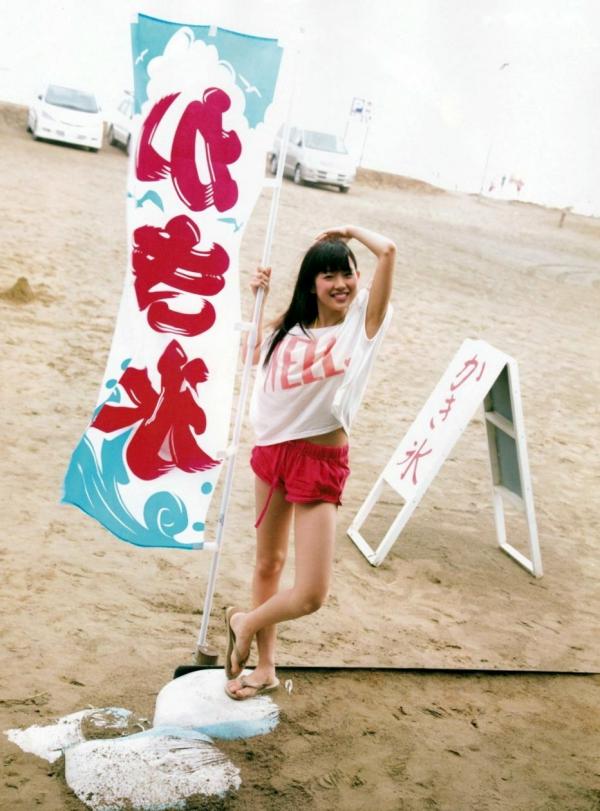    渡辺美优纪《みる神》写真集：清纯少女夏日泳池湿身、街头骑行与海边漫步，尽显元气治愈魅力，极具视觉美感的日系珍藏写真第138张图片