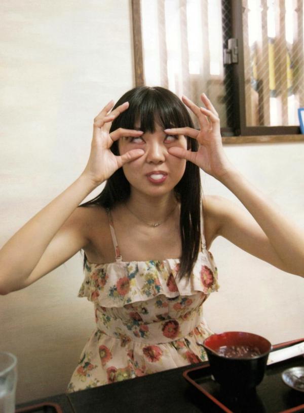    渡辺美优纪《みる神》写真集：清纯少女夏日泳池湿身、街头骑行与海边漫步，尽显元气治愈魅力，极具视觉美感的日系珍藏写真第140张图片