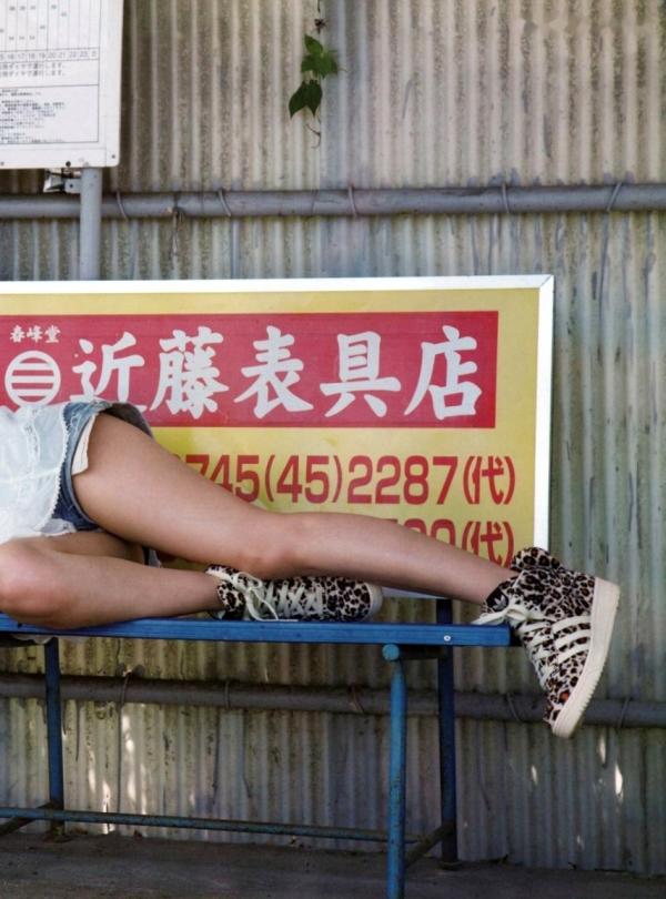    渡辺美优纪《みる神》写真集：清纯少女夏日泳池湿身、街头骑行与海边漫步，尽显元气治愈魅力，极具视觉美感的日系珍藏写真第150张图片
