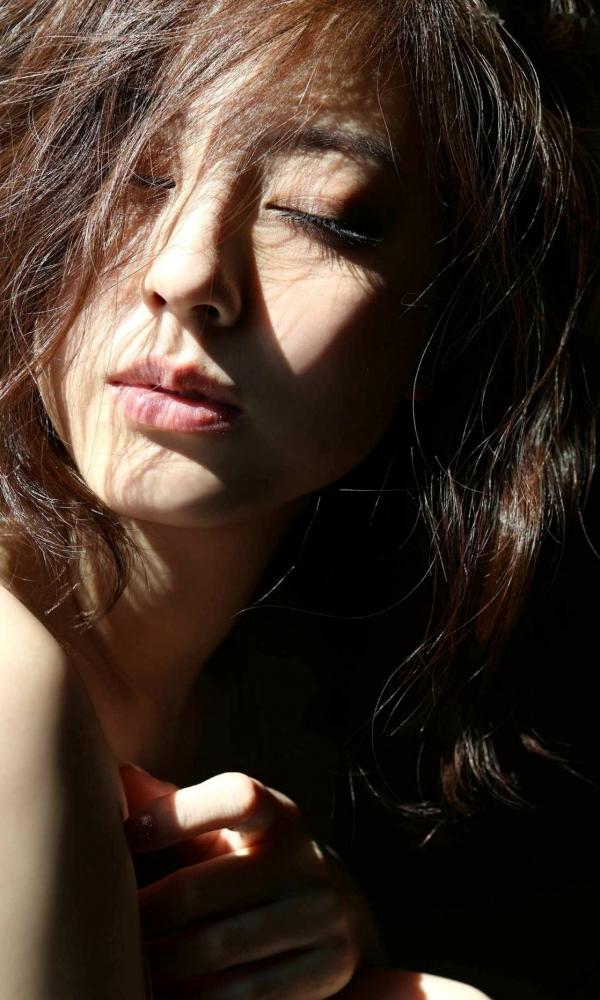    PB写真集_日本女神杉本有美《密室》光感私房照，清纯与性感并存的极致视觉享受第77张图片