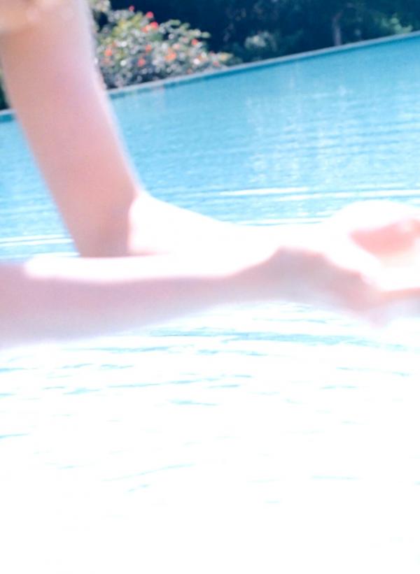    松浦亚弥《a》高清写真集：日系清纯风格，唯美光影下的治愈系户外女神大片第8张图片