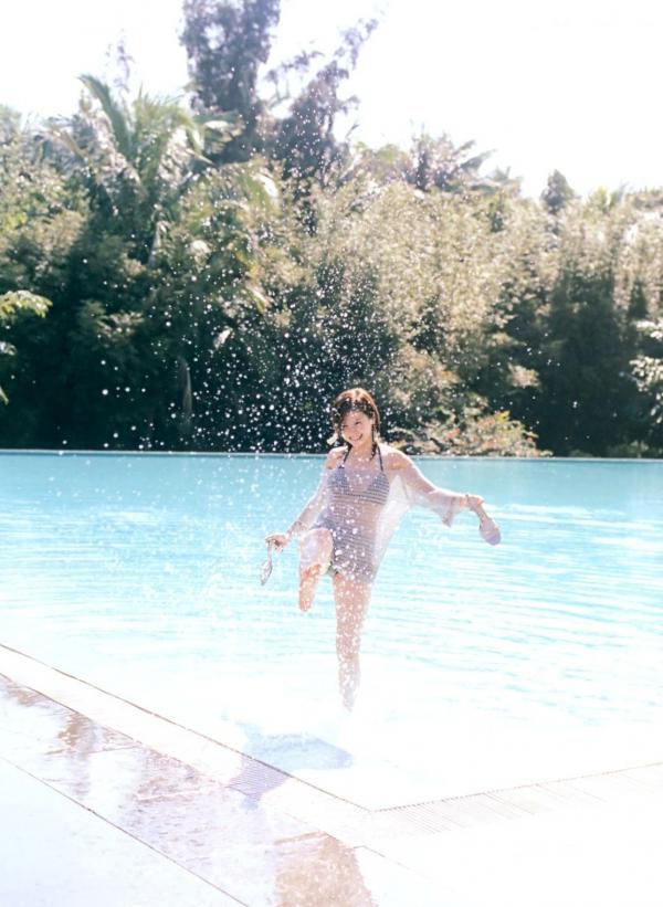    松浦亚弥《a》高清写真集：日系清纯风格，唯美光影下的治愈系户外女神大片第11张图片