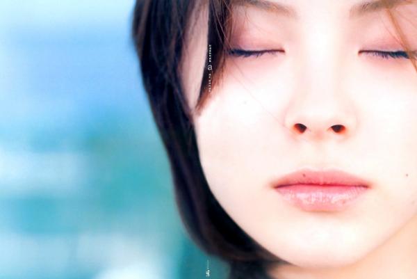    松浦亚弥《a》高清写真集：日系清纯风格，唯美光影下的治愈系户外女神大片第13张图片