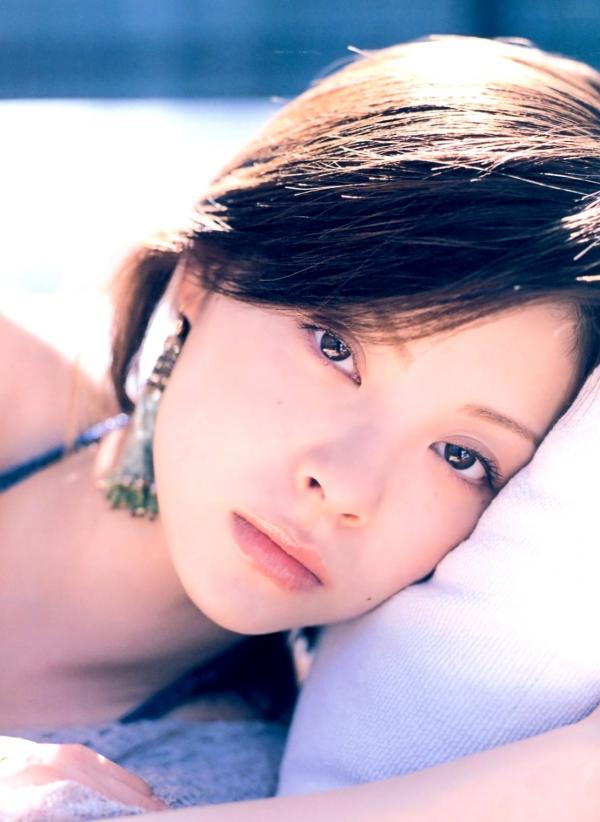    松浦亚弥《a》高清写真集：日系清纯风格，唯美光影下的治愈系户外女神大片第21张图片