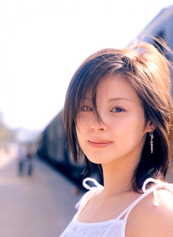    松浦亚弥《a》高清写真集：日系清纯风格，唯美光影下的治愈系户外女神大片第35张图片