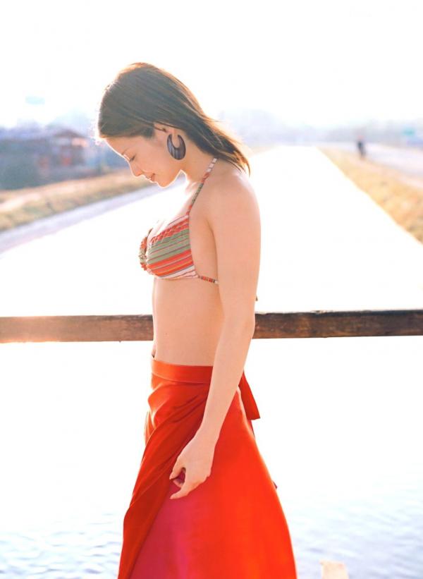    松浦亚弥《a》高清写真集：日系清纯风格，唯美光影下的治愈系户外女神大片第52张图片